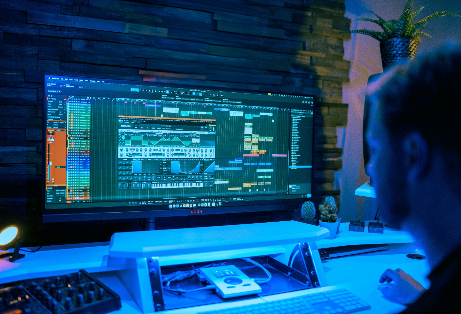 Xfer Serum synthesizer studio setup for hardstyle and rave production